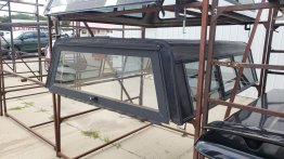 Used Truck Topper - 1999 - 2006 (2007 Classic) Chevy Silverado / GMC Sierra - Full Size 6.5 ft bed - Aluminum - Black