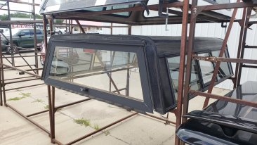 Used Truck Topper - 1999 - 2006 (2007 Classic) Chevy Silverado / GMC Sierra - Full Size 6.5 ft bed - Aluminum - Black