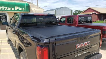 Roll-N-Lock M Series - LG223M - 2019-2025 Chevrolet Silverado / GMC Sierra 1500 - 5.8 ft. Bed