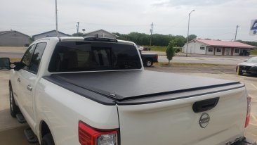 Truxedo Lo Pro - 597301 - 2016-2024 Nissan Titan - 5.5 ft. Bed (With or Without Track System)