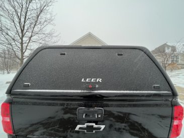 [SALE PENDING]Used Topper - 14-18 Chevy Silverado / GMC Sierra 6.5 ft bed - Black - Leer 100XQ
